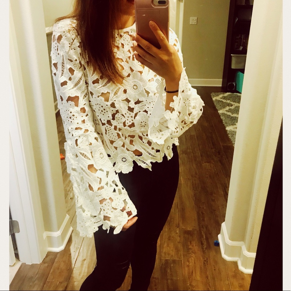 LAST 1! Beautiful lace crochet bell sleeve top - Picture 4 of 6